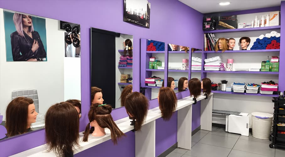 Aula de formación en peluquería VCH en Ferrol